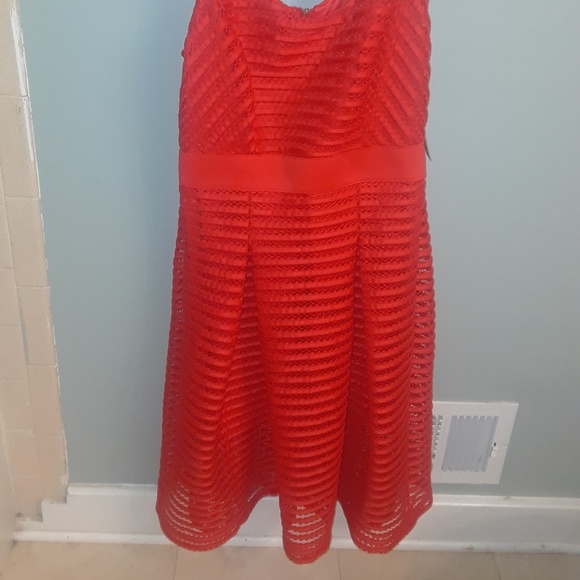 RED DRESS - Picture 2 of 6